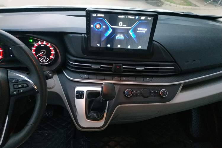 Used SAIC MAXUS Xintu V90 2020 2.0T AMT Yunjie Edition Front-Wheel Drive Rear Single Tire Short Wheelbase Mid-Height 6-Seater Audio And AC Panel