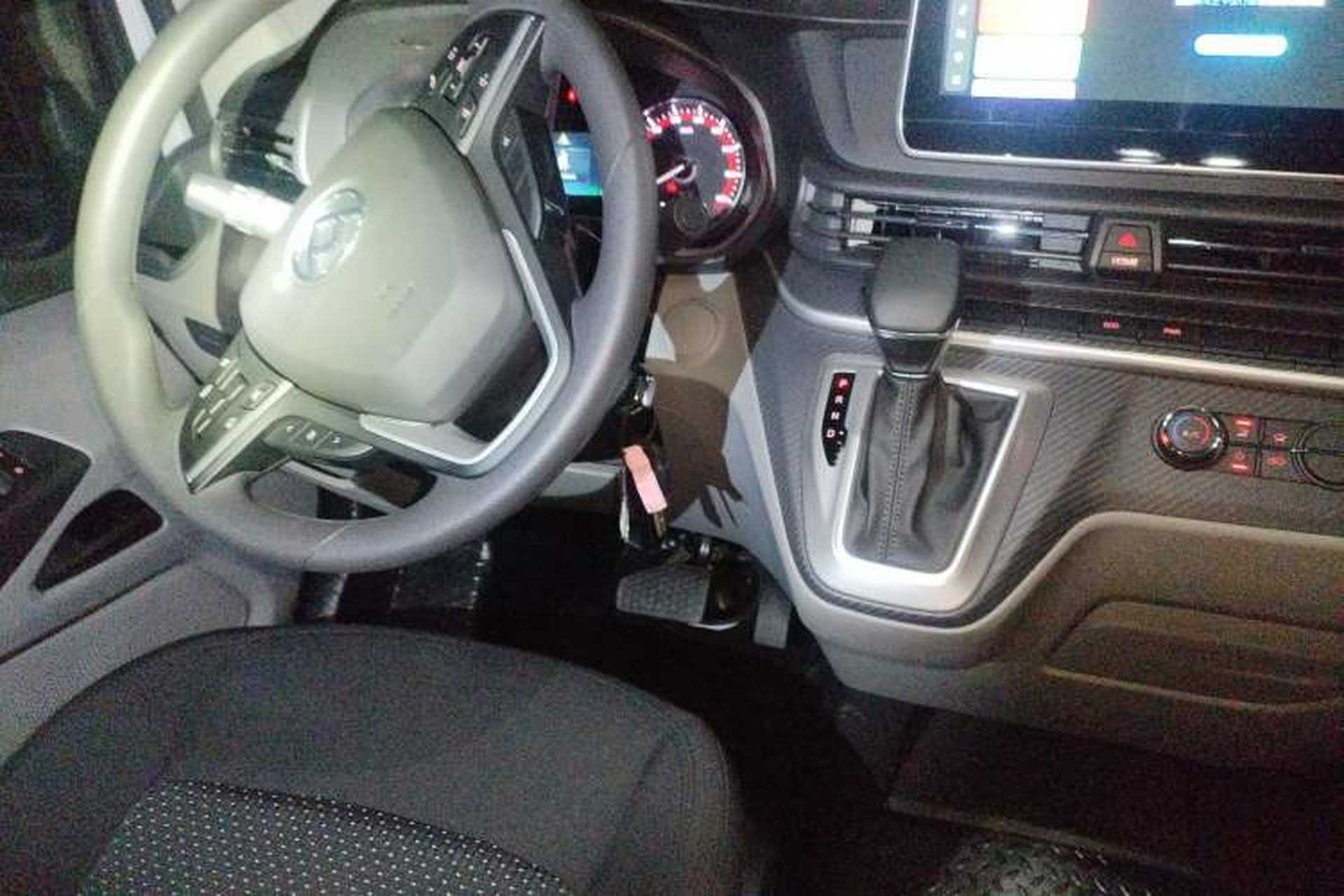 Used SAIC MAXUS Xintu V90 2022 2.0T Automatic VAN Rear-Drive Extended Wheelbase High Roof with Dual Rear Tires 3-Seater Center Console