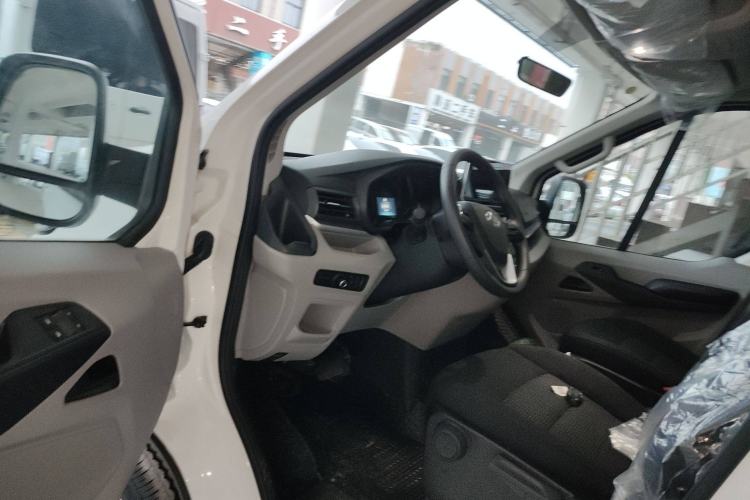 Used SAIC MAXUS Xintu V90 2022 2.0T Automatic Zhiyun King Rear-Drive Long Wheelbase High-Roof Design with Single Rear Tire—6/7 Seater Driver Seat