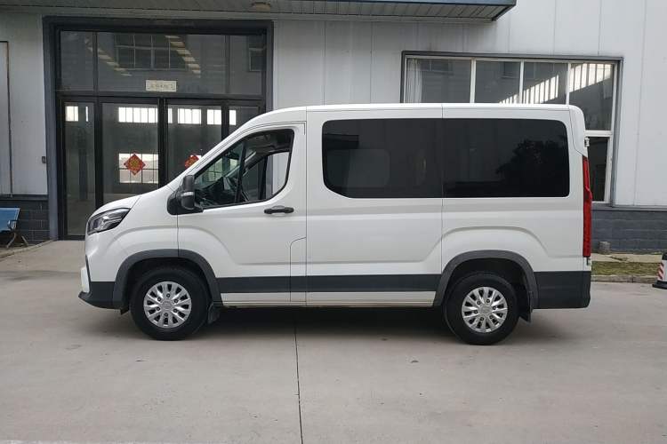 Used SAIC MAXUS Xintu V90 2020 2.0T AMT Yunjie Edition Front-Wheel Drive Rear Single Tire Short Wheelbase Mid-Height 6-Seater Exterior 3