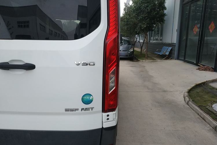 Used SAIC MAXUS Xintu V90 2020 2.0T AMT Yunjie Edition Front-Wheel Drive Rear Single Tire Short Wheelbase Mid-Height 6-Seater Exterior 6