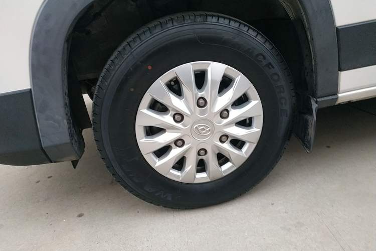 Used SAIC MAXUS Xintu V90 2020 2.0T AMT Yunjie Edition Front-Wheel Drive Rear Single Tire Short Wheelbase Mid-Height 6-Seater Exterior 7