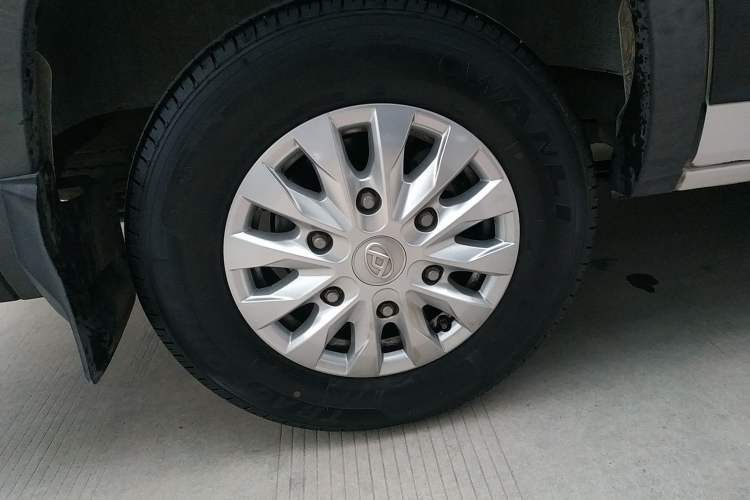 Used SAIC MAXUS Xintu V90 2020 2.0T AMT Yunjie Edition Front-Wheel Drive Rear Single Tire Short Wheelbase Mid-Height 6-Seater Exterior 8