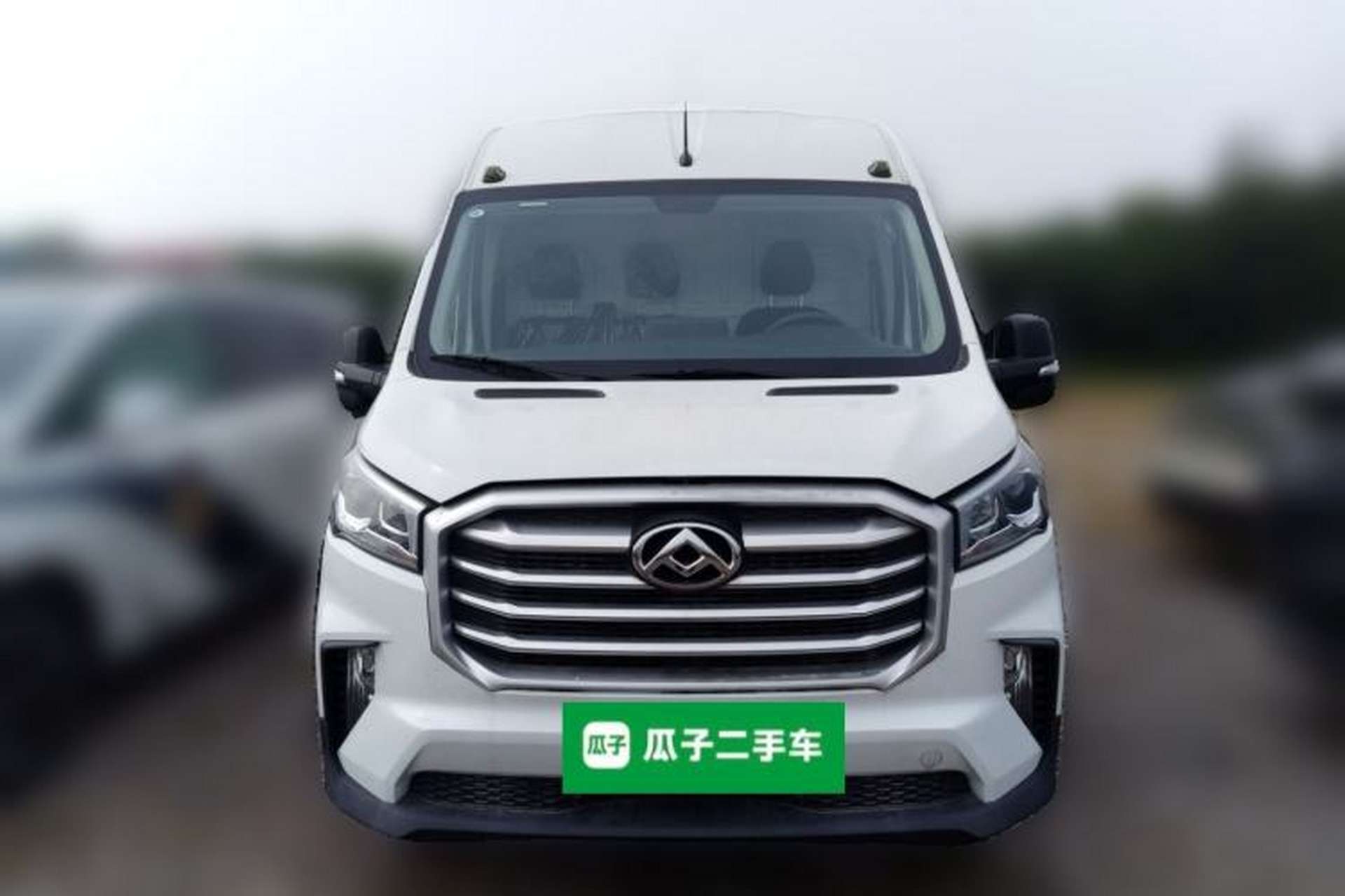 Used SAIC MAXUS Xintu V90 2022 2.0T Automatic VAN Rear-Drive Extended Wheelbase High Roof with Dual Rear Tires 3-Seater Front