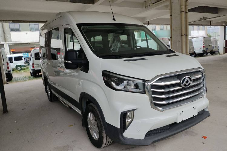 Used SAIC MAXUS Xintu V90 2022 2.0T Automatic Zhiyun King Rear-Drive Long Wheelbase High-Roof Design with Single Rear Tire—6/7 Seater Front Right 45 Deg