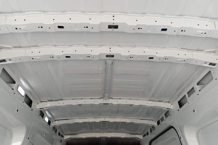 Used SAIC MAXUS Xintu V90 2022 2.0T Automatic VAN Rear-Drive Extended Wheelbase High Roof with Dual Rear Tires 3-Seater Headliner