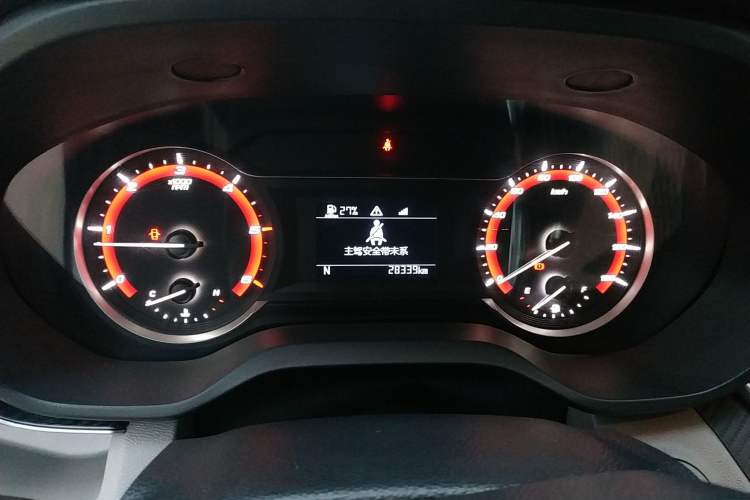 Used SAIC MAXUS Xintu V90 2020 2.0T AMT Yunjie Edition Front-Wheel Drive Rear Single Tire Short Wheelbase Mid-Height 6-Seater Instrument Cluster