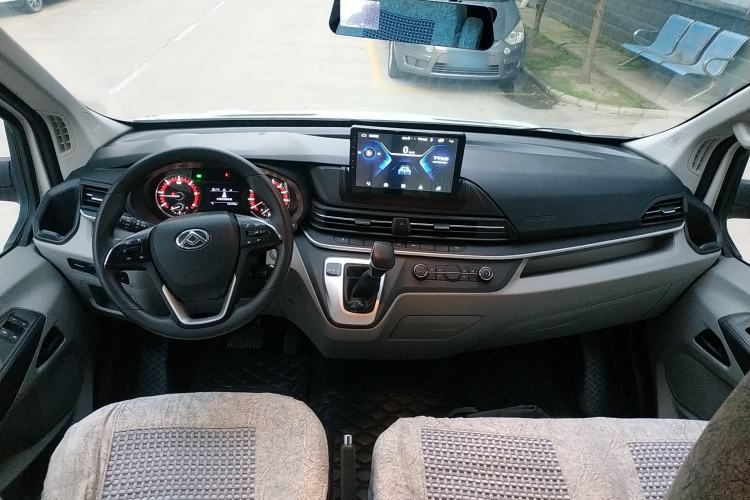 Used SAIC MAXUS Xintu V90 2020 2.0T AMT Yunjie Edition Front-Wheel Drive Rear Single Tire Short Wheelbase Mid-Height 6-Seater Interior 2
