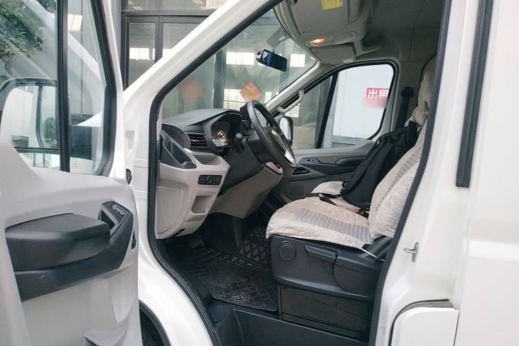 Used SAIC MAXUS Xintu V90 2020 2.0T AMT Yunjie Edition Front-Wheel Drive Rear Single Tire Short Wheelbase Mid-Height 6-Seater Interior 3