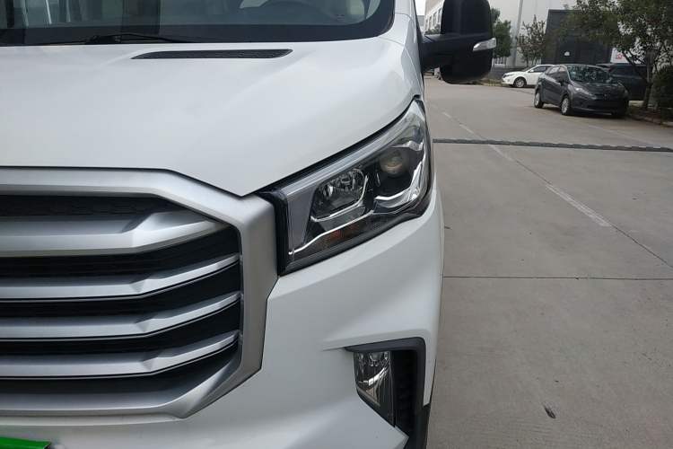 Used SAIC MAXUS Xintu V90 2020 2.0T AMT Yunjie Edition Front-Wheel Drive Rear Single Tire Short Wheelbase Mid-Height 6-Seater Left Front Headlight