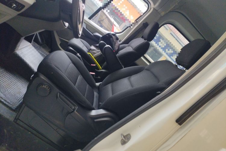 Used SAIC MAXUS Xintu V90 2021 2.0T Automatic Zhiyun King Rear-Drive Single-Tire Long Wheelbase High-Roof 7-Seater Left Front Seat