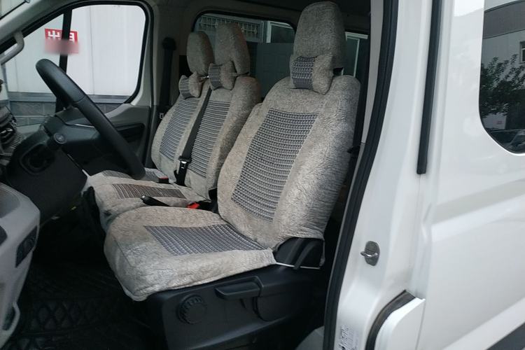 Used SAIC MAXUS Xintu V90 2020 2.0T AMT Yunjie Edition Front-Wheel Drive Rear Single Tire Short Wheelbase Mid-Height 6-Seater Left Front Seat