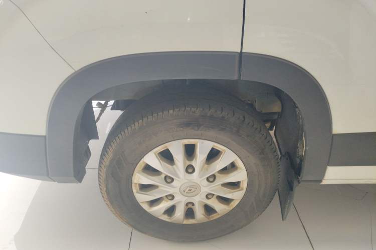 Used SAIC MAXUS Xintu V90 2021 2.0T Automatic Zhiyun King Rear-Drive Single-Tire Long Wheelbase High-Roof 7-Seater Left Front Wheel Hub