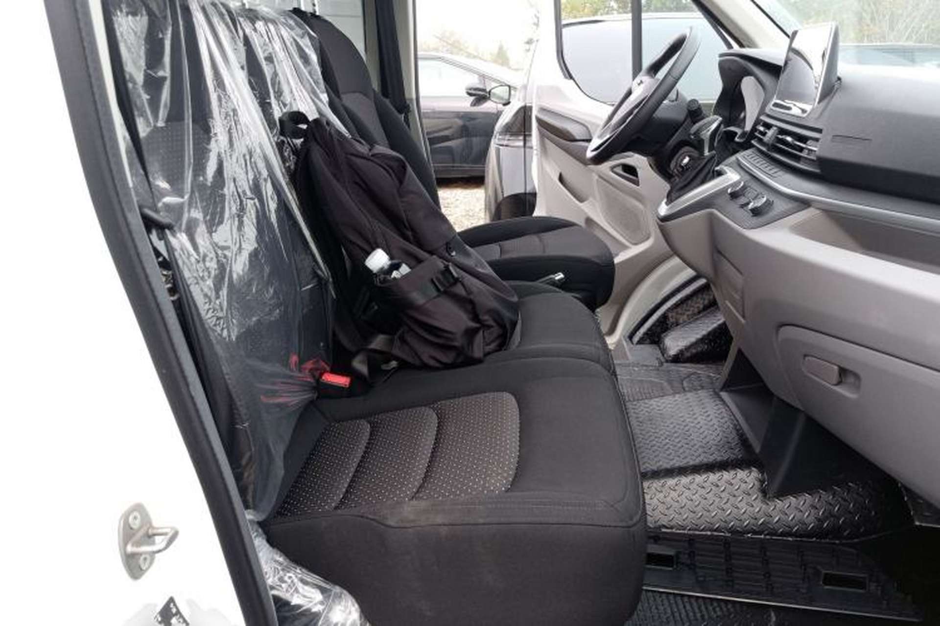 Used SAIC MAXUS Xintu V90 2022 2.0T Automatic VAN Rear-Drive Extended Wheelbase High Roof with Dual Rear Tires 3-Seater Left Rear Seat