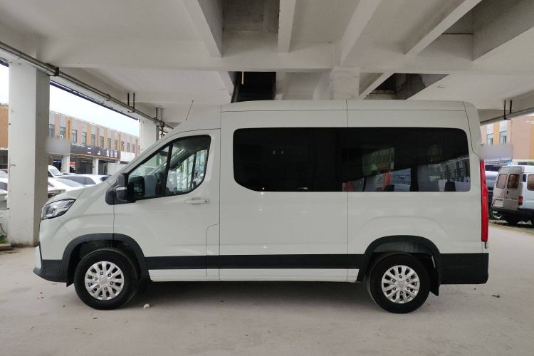 Used SAIC MAXUS Xintu V90 2022 2.0T Automatic Zhiyun King Rear-Drive Long Wheelbase High-Roof Design with Single Rear Tire—6/7 Seater Left Side