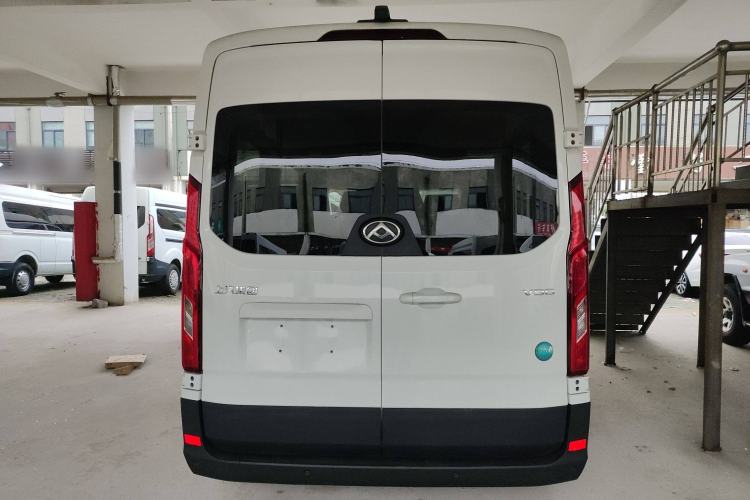 Used SAIC MAXUS Xintu V90 2022 2.0T Automatic Zhiyun King Rear-Drive Long Wheelbase High-Roof Design with Single Rear Tire—6/7 Seater Rear