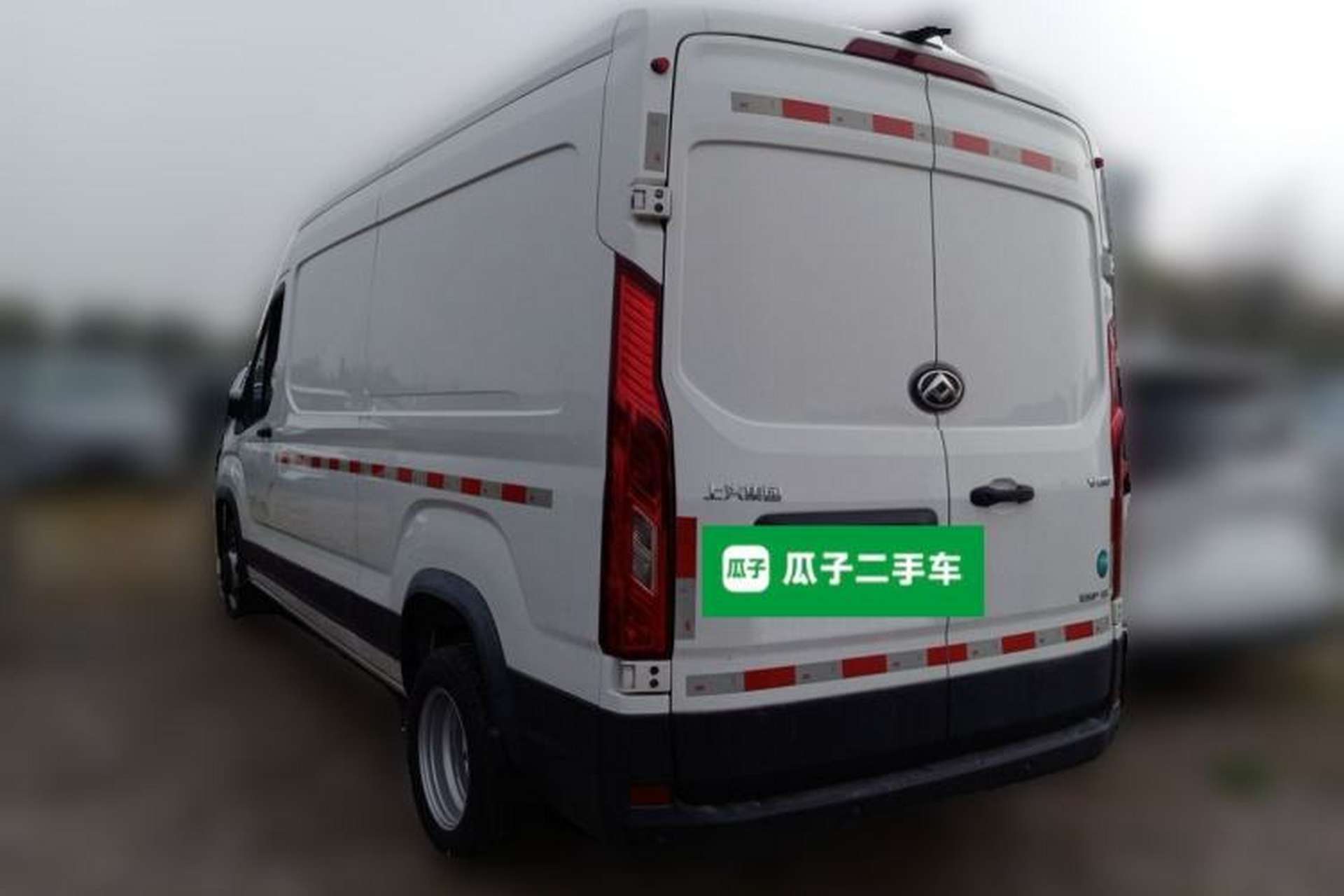 Used SAIC MAXUS Xintu V90 2022 2.0T Automatic VAN Rear-Drive Extended Wheelbase High Roof with Dual Rear Tires 3-Seater Rear Left 45 Deg