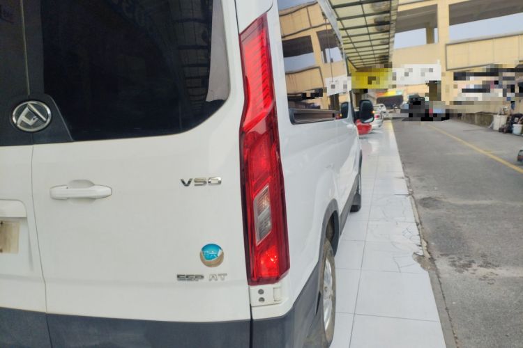 Used SAIC MAXUS Xintu V90 2021 2.0T Automatic Zhiyun King Rear-Drive Single-Tire Long Wheelbase High-Roof 7-Seater Right Rear Taillight