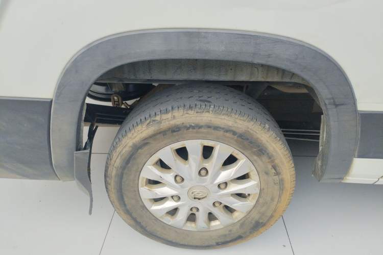 Used SAIC MAXUS Xintu V90 2021 2.0T Automatic Zhiyun King Rear-Drive Single-Tire Long Wheelbase High-Roof 7-Seater Right Rear Wheel Hub