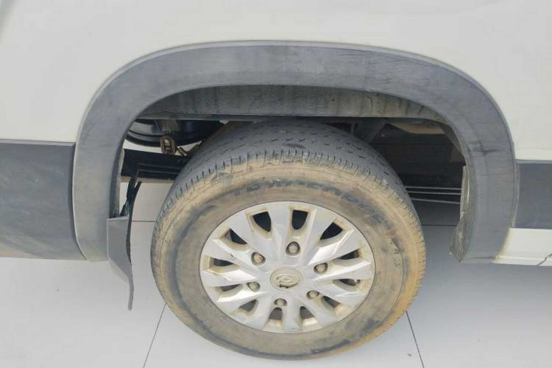 Used SAIC MAXUS Xintu V90 2021 2.0T Automatic Zhiyun King Rear-Drive Single-Tire Long Wheelbase High-Roof 7-Seater Right Rear Wheel Hub