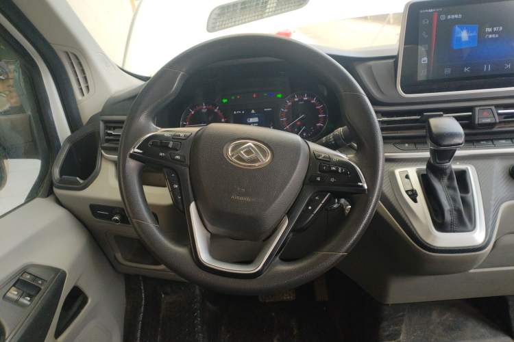 Used SAIC MAXUS Xintu V90 2021 2.0T Automatic Zhiyun King Rear-Drive Single-Tire Long Wheelbase High-Roof 7-Seater Steering Wheel