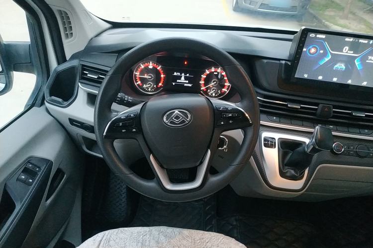 Used SAIC MAXUS Xintu V90 2020 2.0T AMT Yunjie Edition Front-Wheel Drive Rear Single Tire Short Wheelbase Mid-Height 6-Seater Steering Wheel