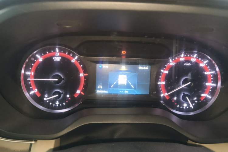 Used SAIC MAXUS Xintu V90 2019 2.0T Manual ZhiDa Rear-Drive Double-Tire Extended-Wheelbase High-Roof 9-Seater Instrument Cluster