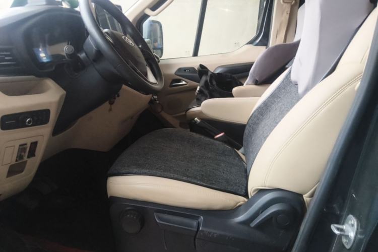 Used SAIC MAXUS Xintu V90 2019 2.0T Manual ZhiDa Rear-Drive Double-Tire Extended-Wheelbase High-Roof 9-Seater Left Front Seat