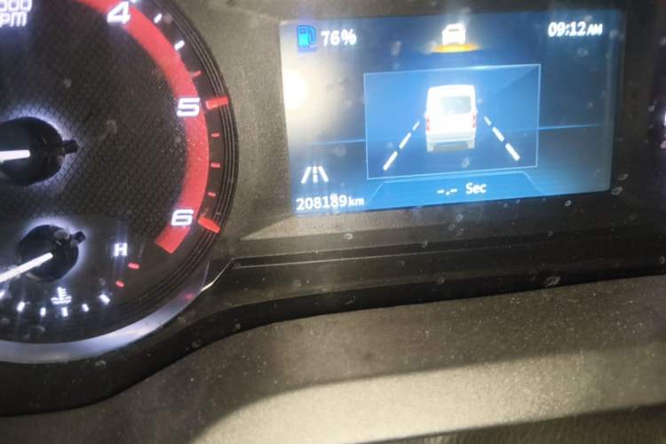Used SAIC MAXUS Xintu V90 2019 2.0T Manual ZhiDa Rear-Drive Double-Tire Extended-Wheelbase High-Roof 9-Seater Odometer Close Up