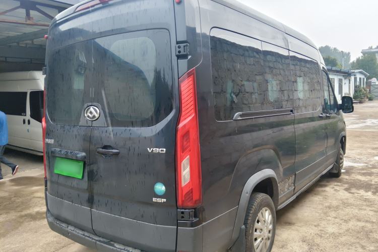 Used SAIC MAXUS Xintu V90 2019 2.0T Manual ZhiDa Rear-Drive Double-Tire Extended-Wheelbase High-Roof 9-Seater Rear Right 45 Deg