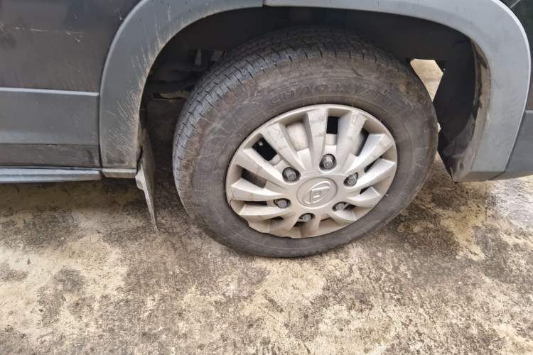 Used SAIC MAXUS Xintu V90 2019 2.0T Manual ZhiDa Rear-Drive Double-Tire Extended-Wheelbase High-Roof 9-Seater Right Front Wheel Hub