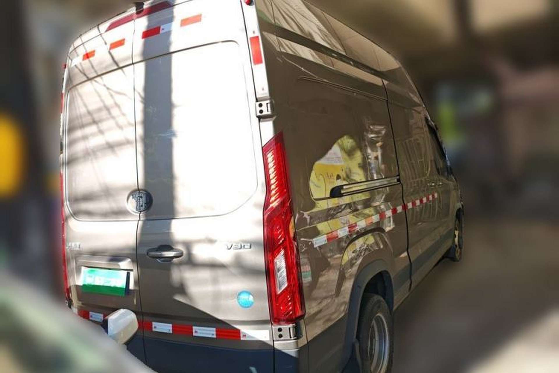 Used SAIC MAXUS Xintu V90 2019 2.0T Manual VAN Rear-Drive Dual Tires Extended Wheelbase Ultra-High Roof 3-Seater Rear Right 45 Deg