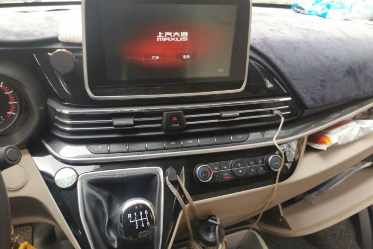 Used SAIC MAXUS Xintu V90 2019 2.0T Manual ZhiDa Rear-Drive Single-Tire Long Wheelbase High-Roof 9-Seater Audio And AC Panel