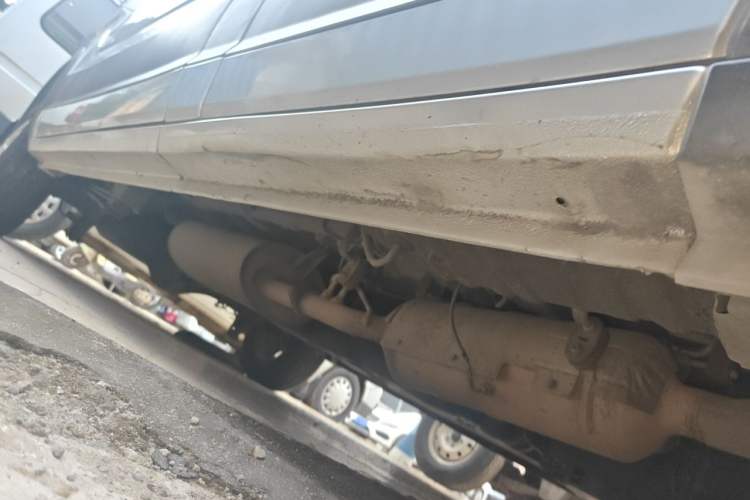 Used SAIC MAXUS Xintu V90 2019 2.0T Manual ZhiDuXing Rear-Drive Single-Tire Long-Wheelbase High-Roof 7-Seater Chassis Front Right
