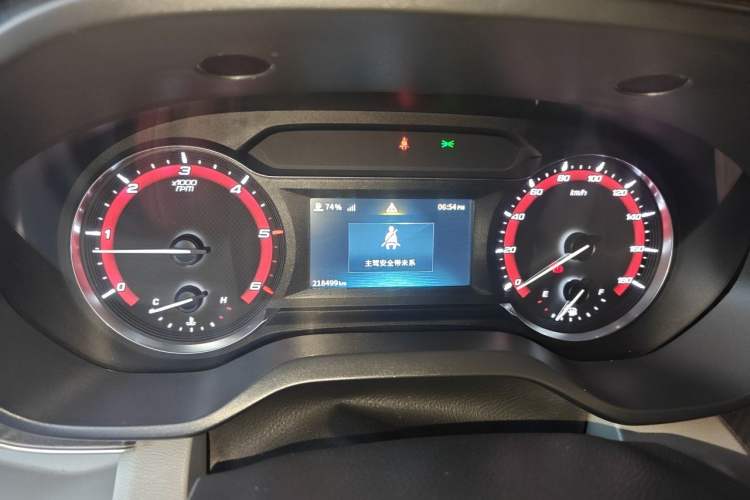 Used SAIC MAXUS Xintu V90 2019 2.0T Manual ZhiDuXing Rear-Drive Single-Tire Long-Wheelbase High-Roof 7-Seater Instrument Cluster