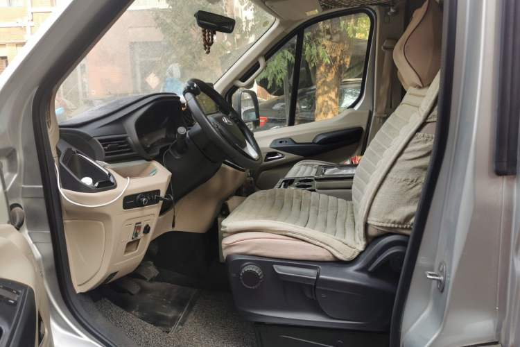 Used SAIC MAXUS Xintu V90 2019 2.0T Manual ZhiDa Rear-Drive Single-Tire Long Wheelbase High-Roof 9-Seater Left Front Seat