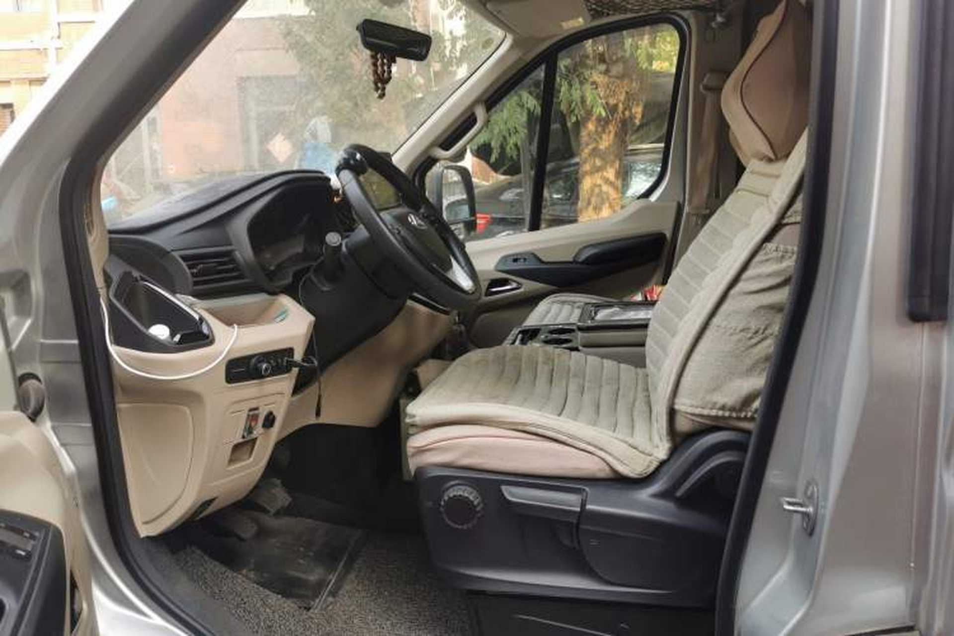 Used SAIC MAXUS Xintu V90 2019 2.0T Manual ZhiDa Rear-Drive Single-Tire Long Wheelbase High-Roof 9-Seater Left Front Seat