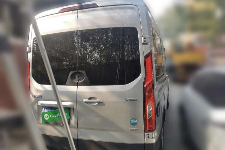 Used SAIC MAXUS Xintu V90 2019 2.0T Manual ZhiDa Rear-Drive Single-Tire Long Wheelbase High-Roof 9-Seater Rear