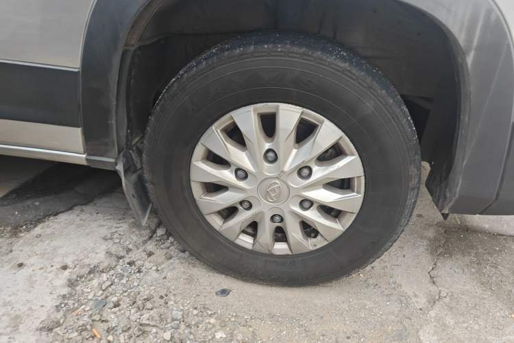 Used SAIC MAXUS Xintu V90 2019 2.0T Manual ZhiDuXing Rear-Drive Single-Tire Long-Wheelbase High-Roof 7-Seater Right Front Wheel Hub
