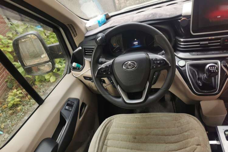 Used SAIC MAXUS Xintu V90 2019 2.0T Manual ZhiDa Rear-Drive Single-Tire Long Wheelbase High-Roof 9-Seater Steering Wheel