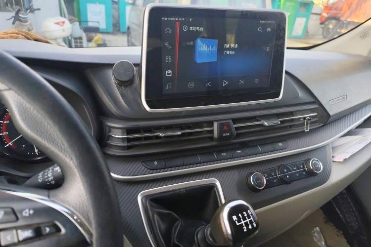 Used SAIC MAXUS Xintu V90 2019 2.0T Manual ZhiDuXing Rear-Drive Single-Tire Extended-Height Roof 7-Seater Audio And AC Panel