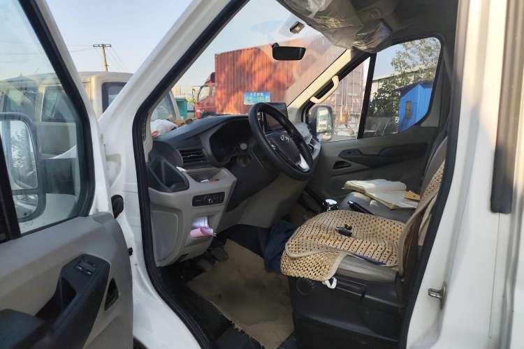 Used SAIC MAXUS Xintu V90 2019 2.0T Manual ZhiDuXing Rear-Drive Single-Tire Extended-Height Roof 7-Seater Driver Seat