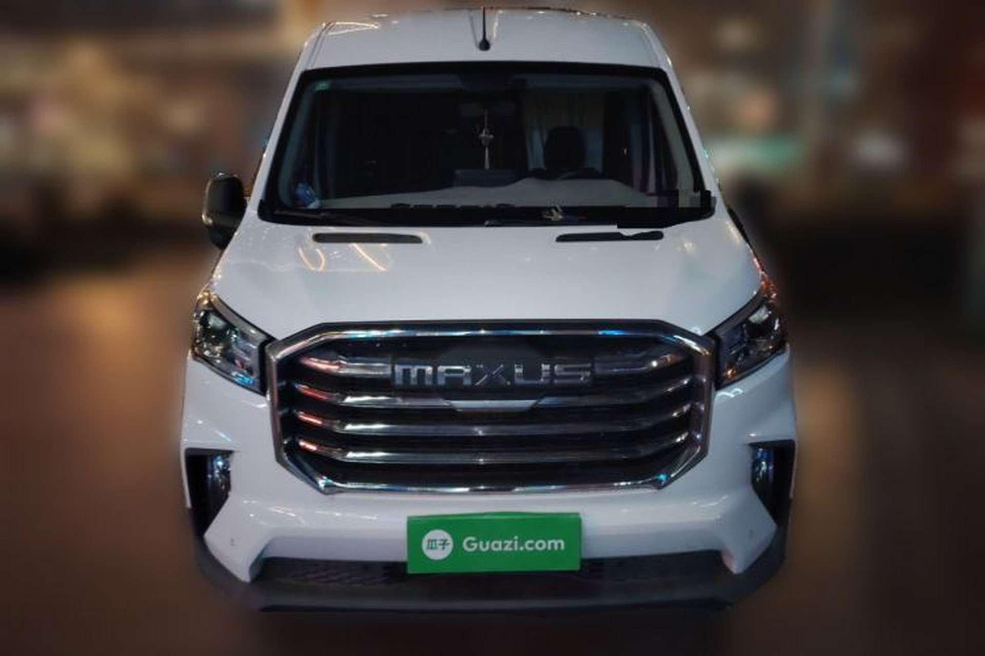 Used SAIC MAXUS Xintu V90 2019 2.0T Manual ZhiDuXing Front-Wheel-Drive Single Tire Short Wheelbase High-Roof 6-Seater Front
