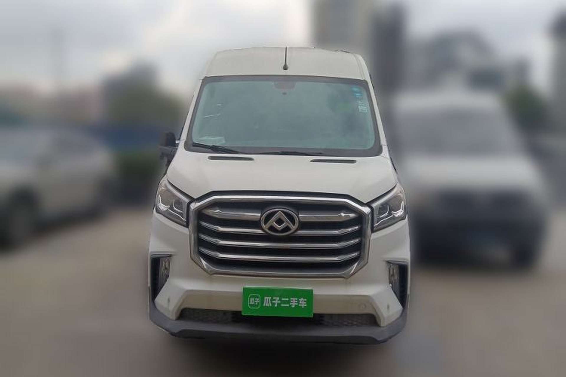 Used SAIC MAXUS Xintu V90 2019 2.0T Manual ZhiDa Rear-Drive Single-Tire Long Wheelbase High-Roof 9-Seater Front