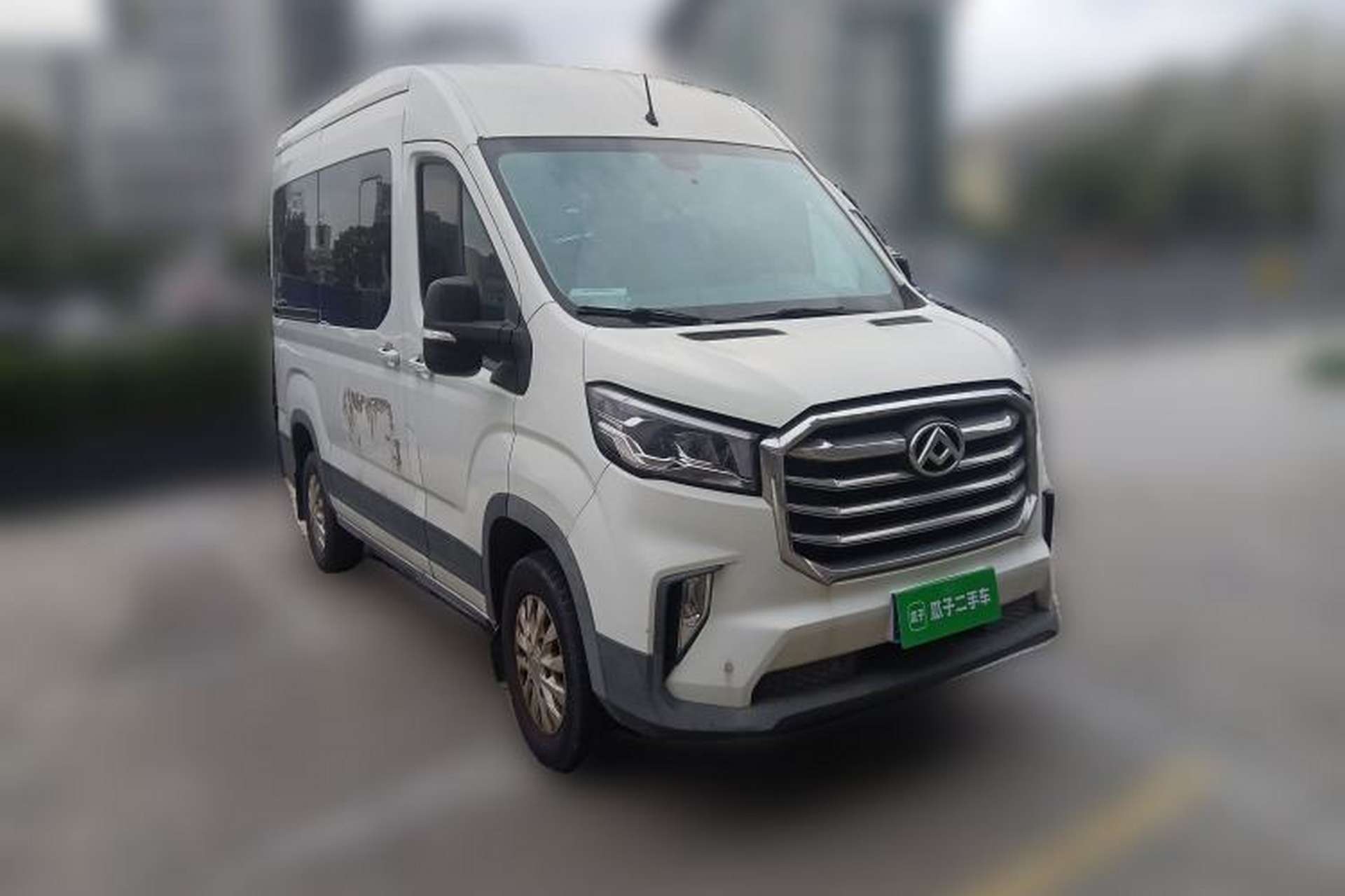 Used SAIC MAXUS Xintu V90 2019 2.0T Manual ZhiDa Rear-Drive Single-Tire Long Wheelbase High-Roof 9-Seater Front Right 45 Deg
