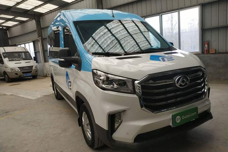 Used SAIC MAXUS Xintu V90 2019 2.0T Manual ZhiDuXing Front-Wheel-Drive Single Tire Long Wheelbase High-Roof 7-Seater Front Right 45 Deg