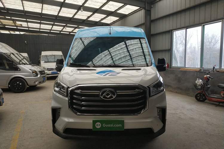 Used SAIC MAXUS Xintu V90 2019 2.0T Manual ZhiDuXing Front-Wheel-Drive Single Tire Long Wheelbase High-Roof 7-Seater Front