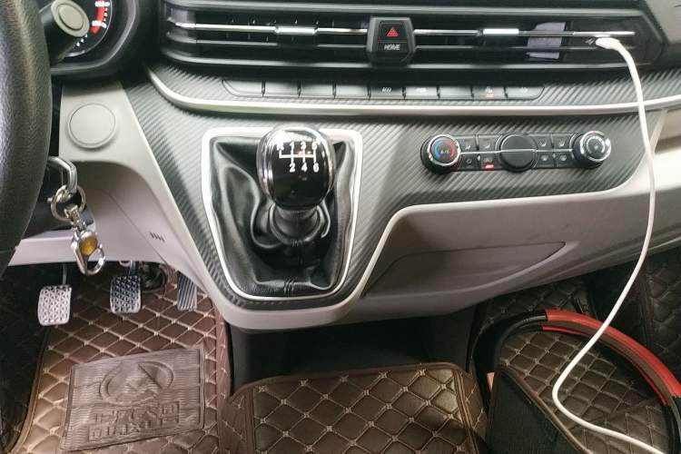 Used SAIC MAXUS Xintu V90 2019 2.0T Manual ZhiDuXing Front-Wheel-Drive Single Tire Long Wheelbase High-Roof 7-Seater Gear Lever