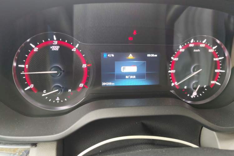Used SAIC MAXUS Xintu V90 2019 2.0T Manual ZhiDuXing Rear-Drive Single-Tire Extended-Height Roof 7-Seater Instrument Cluster
