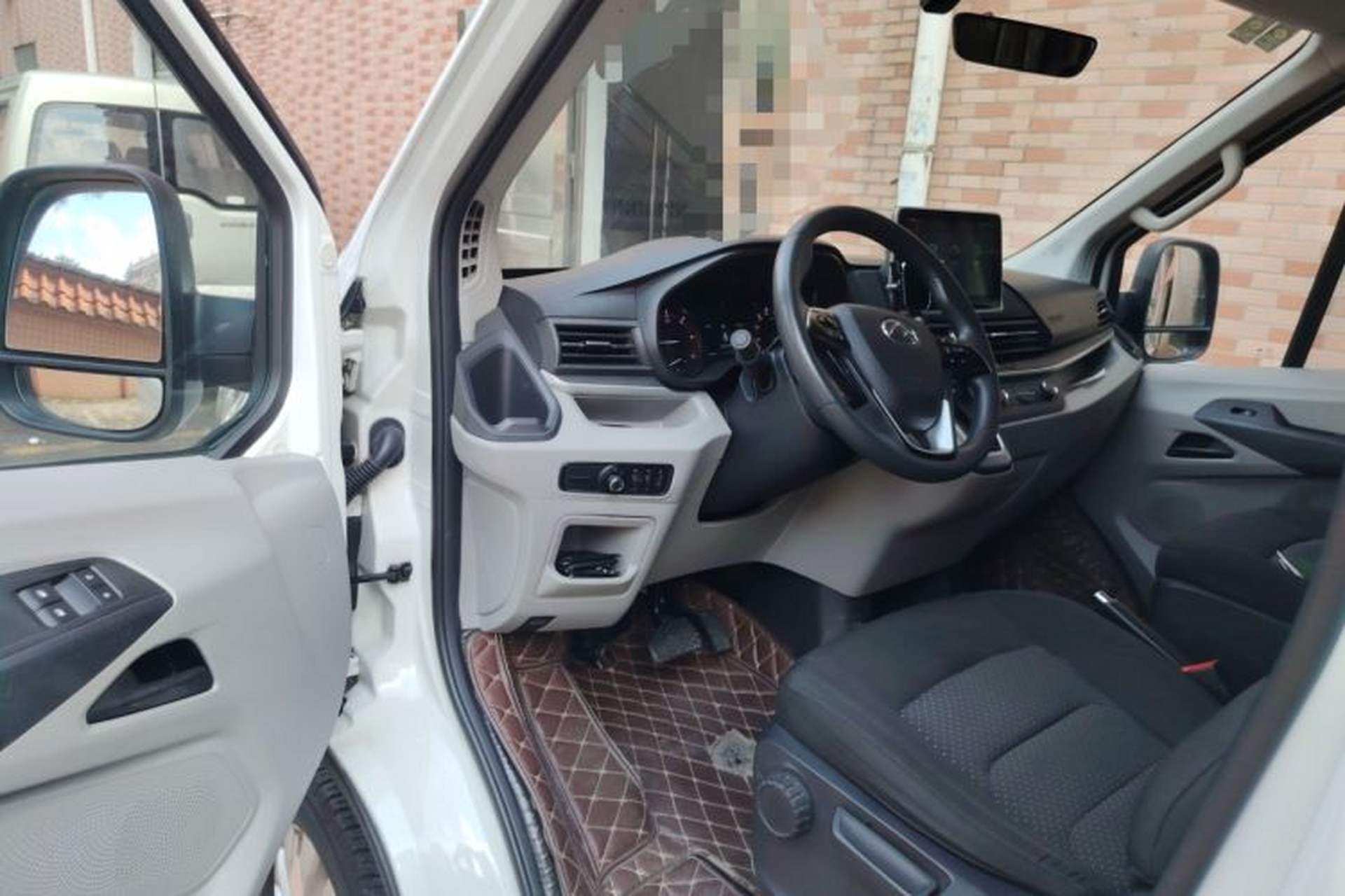 Used SAIC MAXUS Xintu V90 2019 2.0T Automatic ZhiDuXing Rear-Drive Single-Tire Extended Wheelbase High-Roof 7-Seater Interior 3